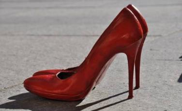 scarpette rosse stop violenza contro le donne