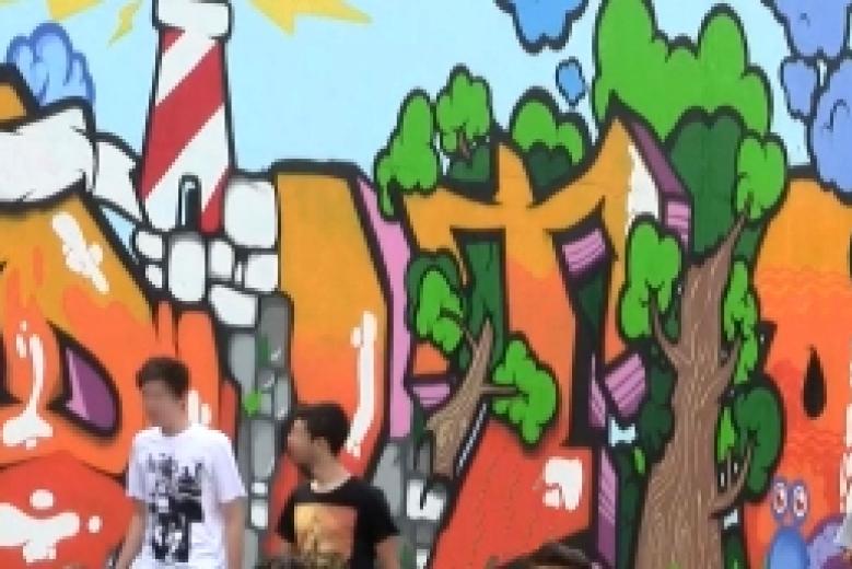 una parte del murales dipinto dagli studenti di Mirano